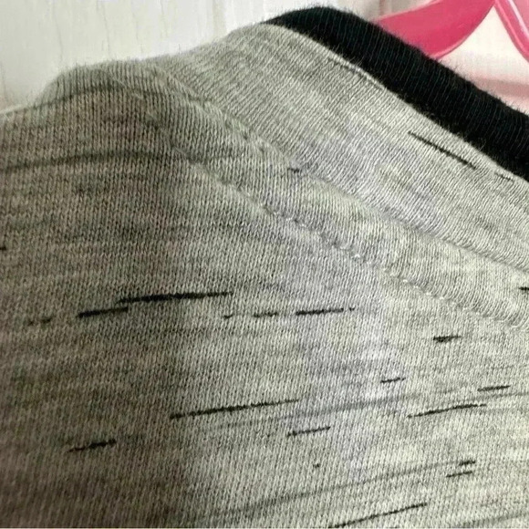 Urbanology T-Shirt V-Neck Grey & Black Size Medium - Picture 16 of 16